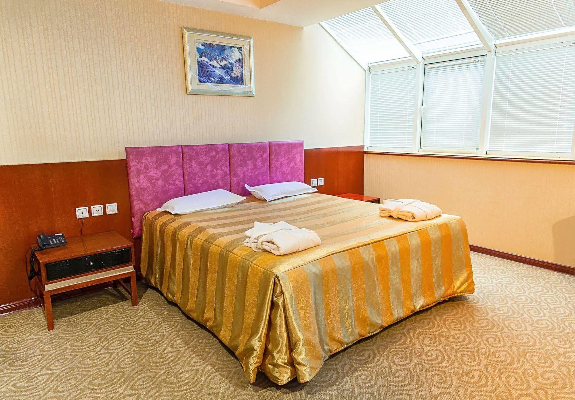 Renion Residence Hotel Almaty Exterior foto